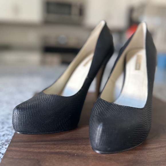 BCBGeneration Penni Pump - Picture 2 of 4